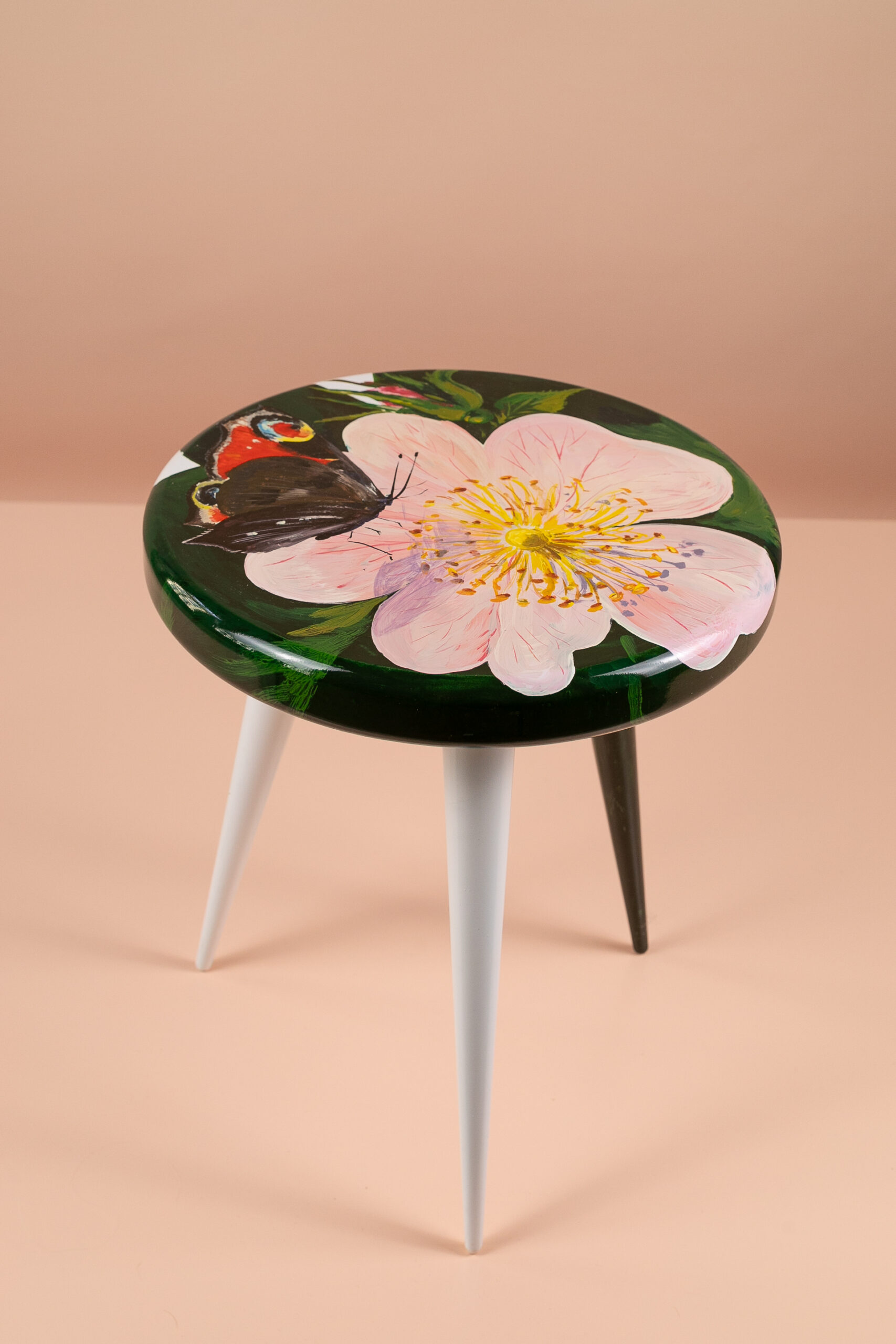 Petit Perch – Blossom Sentinel